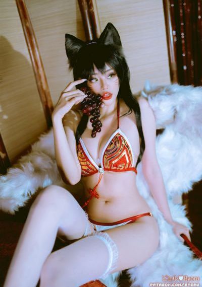 老头边吃奶边弄进去呻吟的视频